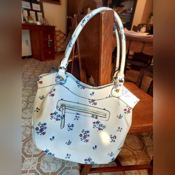 Nicole Miller Handbags - Nicole Miller Zipper Floral Cream Shoulder Large Purse